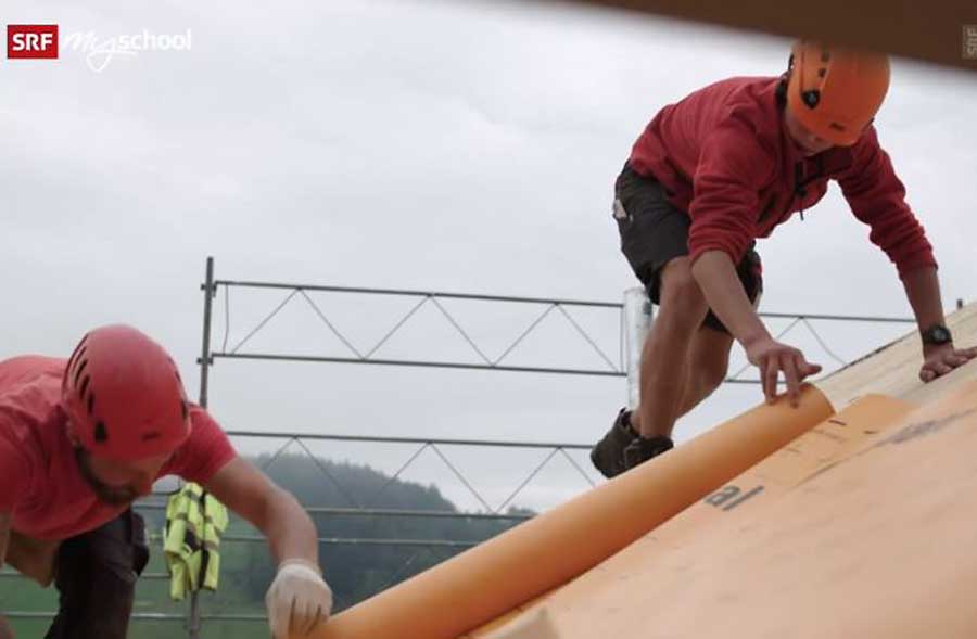 Dachdeckerpraktiker/in EBA  – Film mit Porträt eines Lernenden