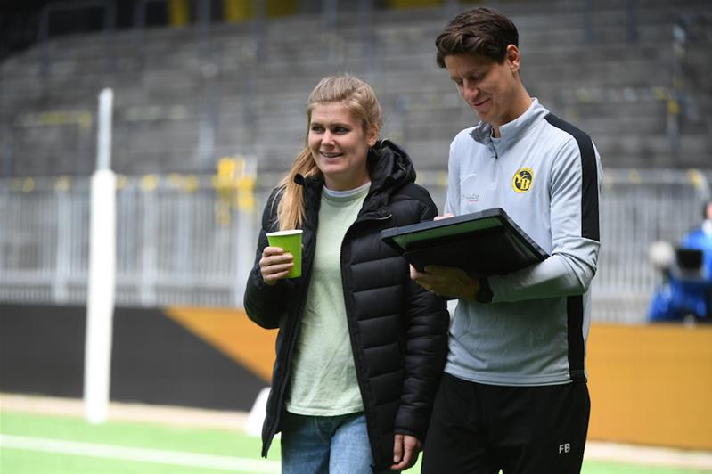 Co-Trainer und Trainerin im Gespräch.